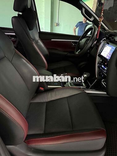 Toyota Fortuner Legender 2022 2.8L 2 cầu Trắng