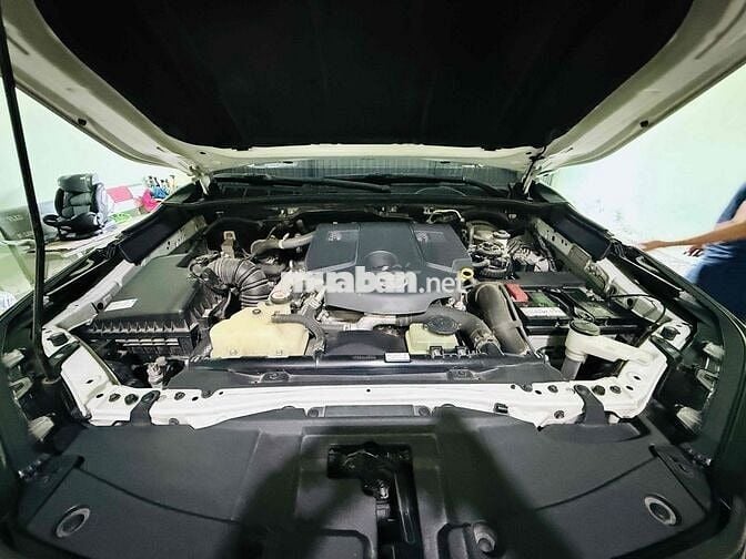 Toyota Fortuner Legender 2022 2.8L 2 cầu Trắng