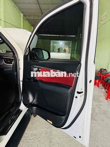 Toyota Fortuner Legender 2022 2.8L 2 cầu Trắng