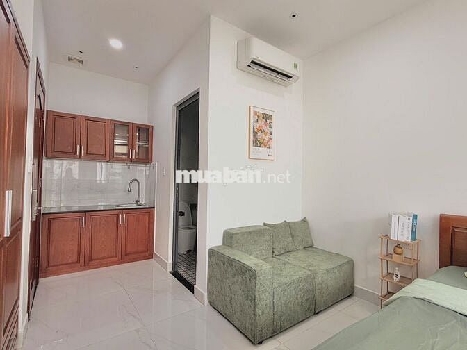 BAN CÔNG NGAY SÂN BAY QUỐC TẾ, KHU FULL TIỆN ÍCH NEW 100% THANG MÁY