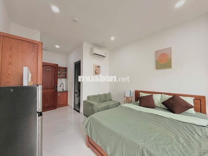 BAN CÔNG NGAY SÂN BAY QUỐC TẾ, KHU FULL TIỆN ÍCH NEW 100% THANG MÁY