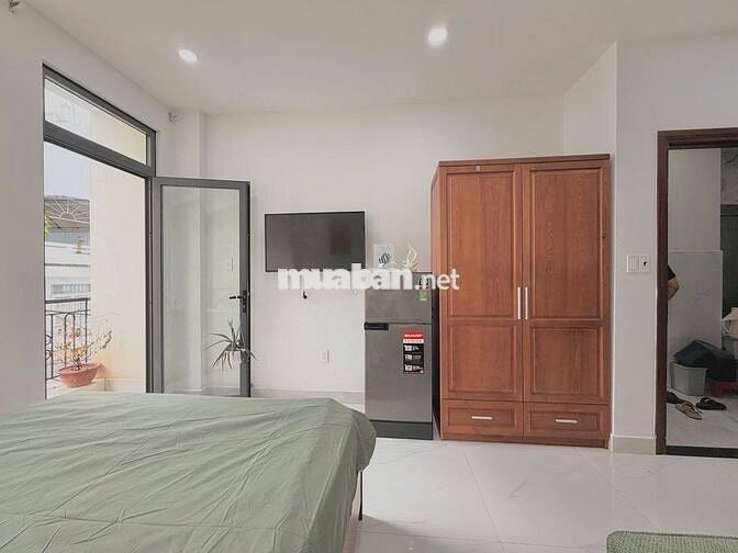 BAN CÔNG NGAY SÂN BAY QUỐC TẾ, KHU FULL TIỆN ÍCH NEW 100% THANG MÁY