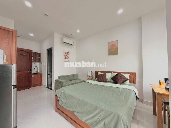 BAN CÔNG NGAY SÂN BAY QUỐC TẾ, KHU FULL TIỆN ÍCH NEW 100% THANG MÁY