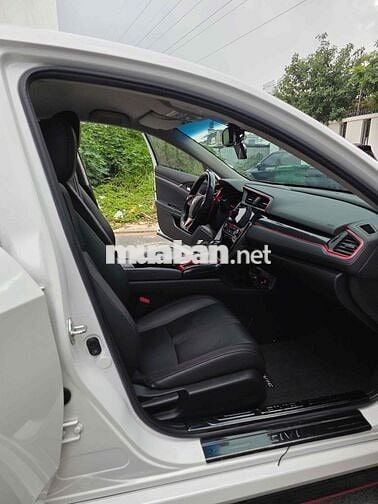 Honda Civic RS 2019 Trắng đẹp xuất sắc