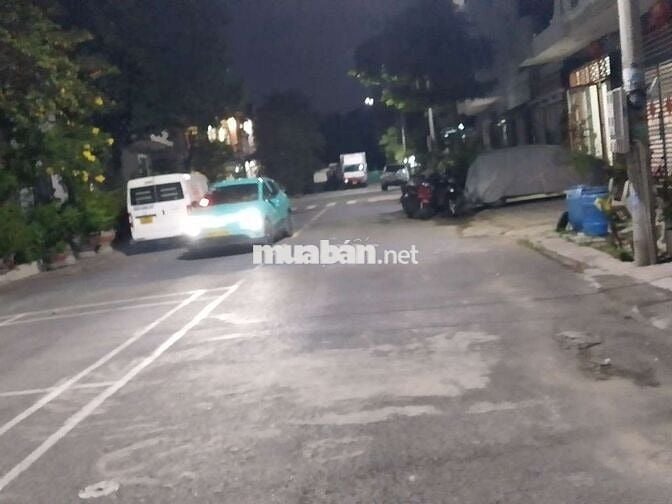 nhàn lột trệt Bình chuẩn thân xe hơi gồm ba phòng ngủ