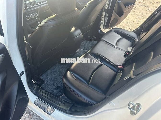 Mazda 3 2015 Trắng 5 chỗ
