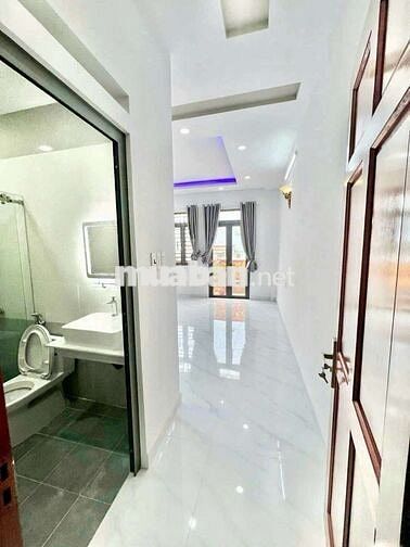 nhà đẹp y hình 4 x 18 có 5pn 5wc sân thượng
