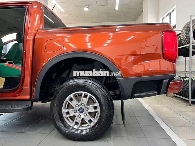 Bán Tải Ford Ranger 4x2AT - màu Đỏ Cam - Gọi Ngay