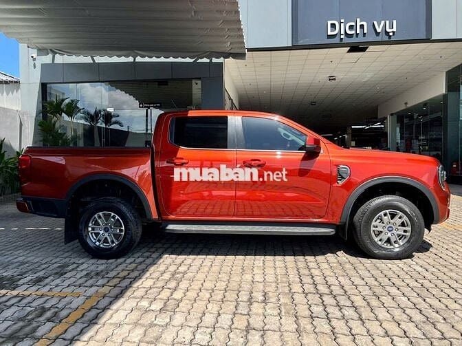 Bán Tải Ford Ranger 4x2AT - màu Đỏ Cam - Gọi Ngay