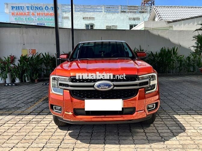 Bán Tải Ford Ranger 4x2AT - màu Đỏ Cam - Gọi Ngay