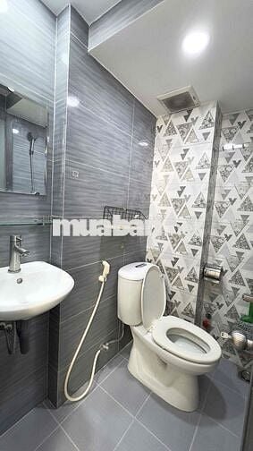 4.5tr full NT như hình CMT8 gần công viên. không nhận Sale.