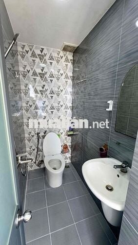 4.5tr full NT như hình CMT8 gần công viên. không nhận Sale.
