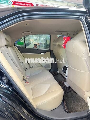 Toyota Camry 2.5Q 2020, xe gia đình, đi kỹ