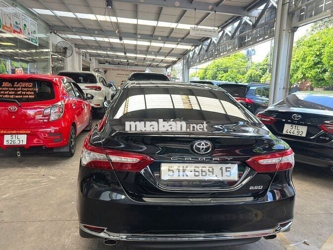 Toyota Camry 2.5Q 2020, xe gia đình, đi kỹ