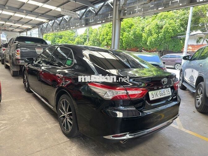 Toyota Camry 2.5Q 2020, xe gia đình, đi kỹ