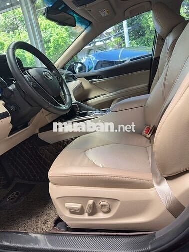 Toyota Camry 2.5Q 2020, xe gia đình, đi kỹ