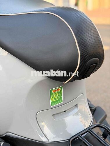 Chính chủ phố VESPA_iget 9.000km Xám xi măng