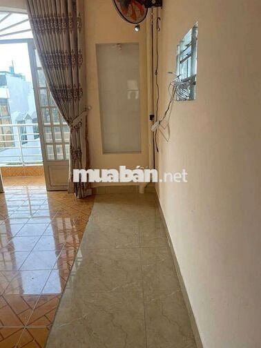 Cho thuê nguyên lầu 2 p26 bình thạnh 5,5tr/tháng