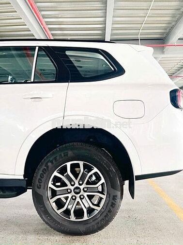Ford Everest Ambi 2025 Trắng 8.000km