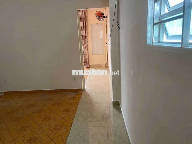 Cho thuê nguyên lầu 2 p26 bình thạnh 5,5tr/tháng