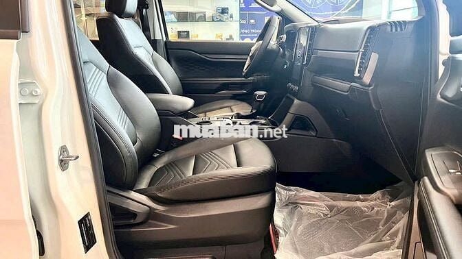 Ford Everest Ambi 2025 Trắng 8.000km