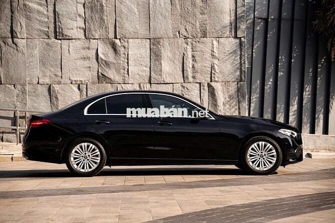 Mercedes C200 Avantgarde V2 2025 688km Đen