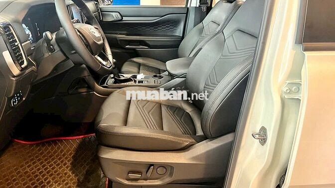 Ford Everest Ambi 2025 Trắng 8.000km