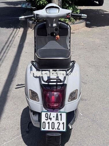 Piaggio GTS 300 HPE Xám xi măng ABS HSTC