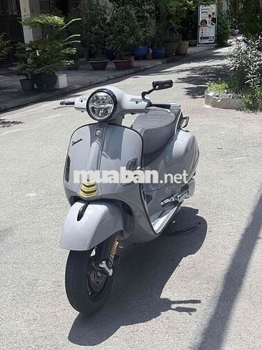 Piaggio GTS 300 HPE Xám xi măng ABS HSTC