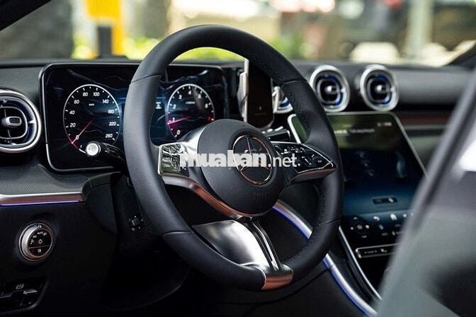 Mercedes C200 Avantgarde V2 2025 688km Đen