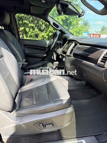 Ford Everest Titanium 2018 2.0L 4x4 AT Nhập Thái