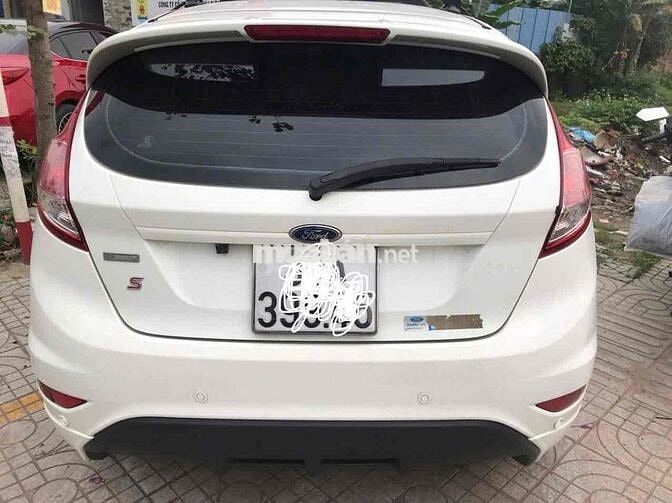 Ford Fiesta Trắng
