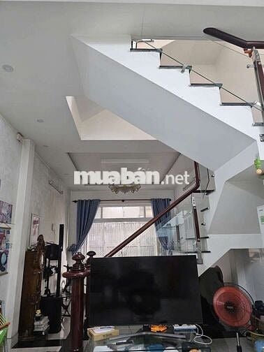 NHÀ HẺM OTO GẦN ĐƯỜNG LINH ĐÔNG, PHẠM VĂN ĐỒNG. 3TẦNG 4X13M 4PN 3WC