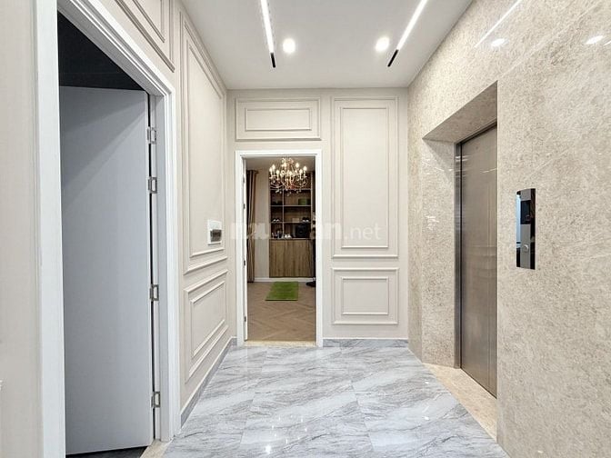 Chính chủ bán biệt thự Nguyễn Chí Thanh Q.5 - 7,7m x 20m ô tô vào nhà