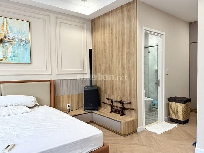 Chính chủ bán biệt thự Nguyễn Chí Thanh Q.5 - 7,7m x 20m ô tô vào nhà