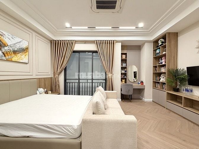 Chính chủ bán biệt thự Nguyễn Chí Thanh Q.5 - 7,7m x 20m ô tô vào nhà
