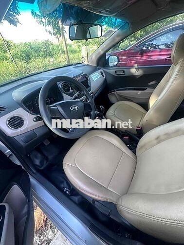 Hyundai Grand i10 Bạc 5 chỗ