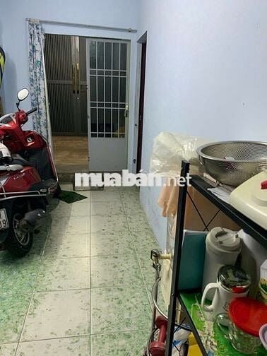 Nhà 3 tầng , hàng xóm với Nữ Hoàng CHDV, trung tâm Q3, sau lưng trường