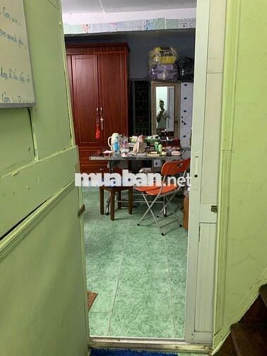 Nhà 3 tầng , hàng xóm với Nữ Hoàng CHDV, trung tâm Q3, sau lưng trường