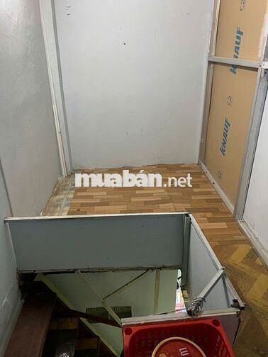 Nhà 3 tầng , hàng xóm với Nữ Hoàng CHDV, trung tâm Q3, sau lưng trường
