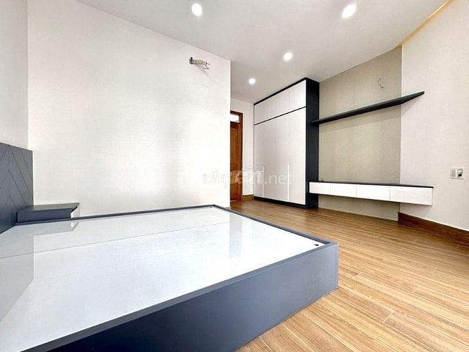 Nhà đẹp ô tô vào tận nhà sổ hồng riêng 60m² 4 tầng, 5 phòng ngủ, chỉ 5