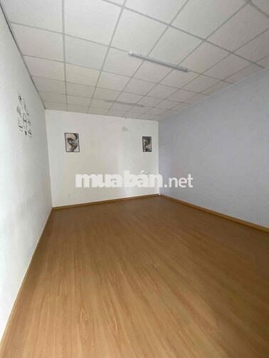 Cho thuê nhà góc 2 mặt tiền đường Đặng Thuỳ Trâm. DT 6x24m. Giá 31tr