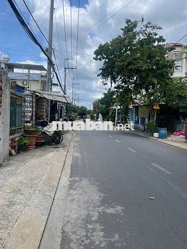 Bán gấp nhà kho DT 5x30, mặt tiền Nguyển Thị Điệp, xã Đông Thạnh H-Mon