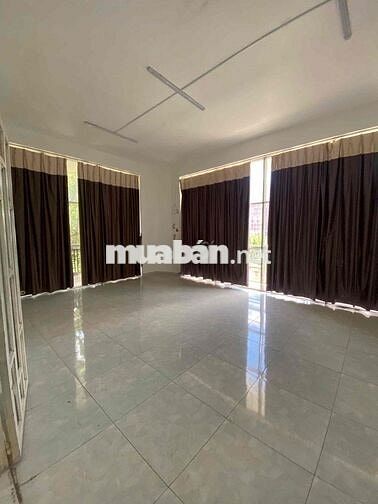 Cho thuê nhà góc 2 mặt tiền đường Đặng Thuỳ Trâm. DT 6x24m. Giá 31tr