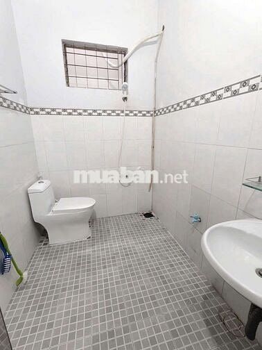 Phòng tầng trệt có máy lạnh và p đẹp lầu 1 lầu 2