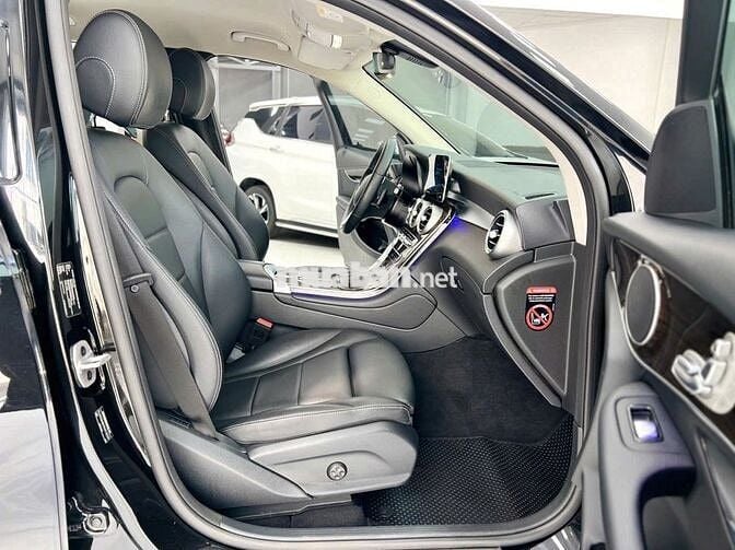 Mercedes-Benz GLC 200 2022 odo 5 vạn