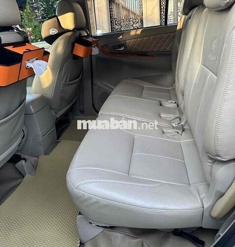 Toyota Innova Bảng G 2011 7 chỗ Bạc