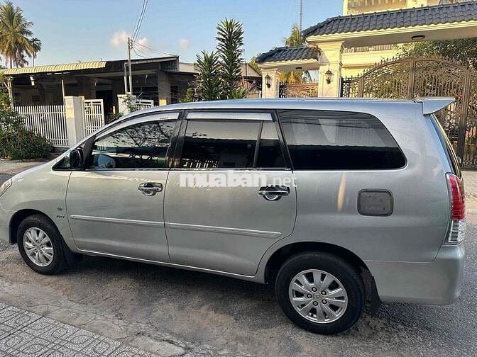 Toyota Innova Bảng G 2011 7 chỗ Bạc