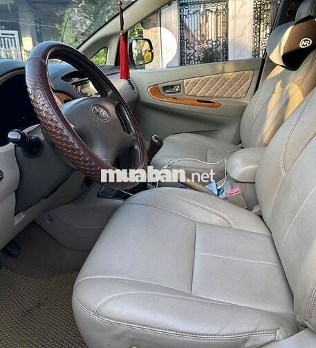 Toyota Innova Bảng G 2011 7 chỗ Bạc