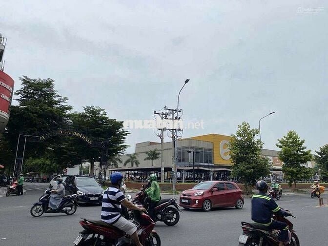 CHO THUÊ MẶT TIỀN 12m EMART PHAN VĂN TRỊ, P.5 Q.GV 12x21m  1tr4 lầu